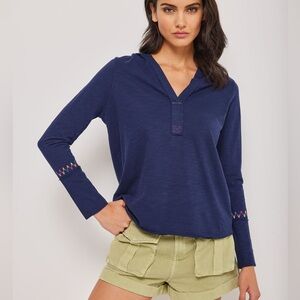 Lisa Todd On The Edge Navy Blue Hoodie Sweater Sweatshirt Top Medium